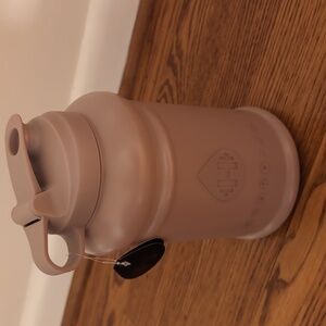 HydroJug NWT 🆕 Pink 73 ounces